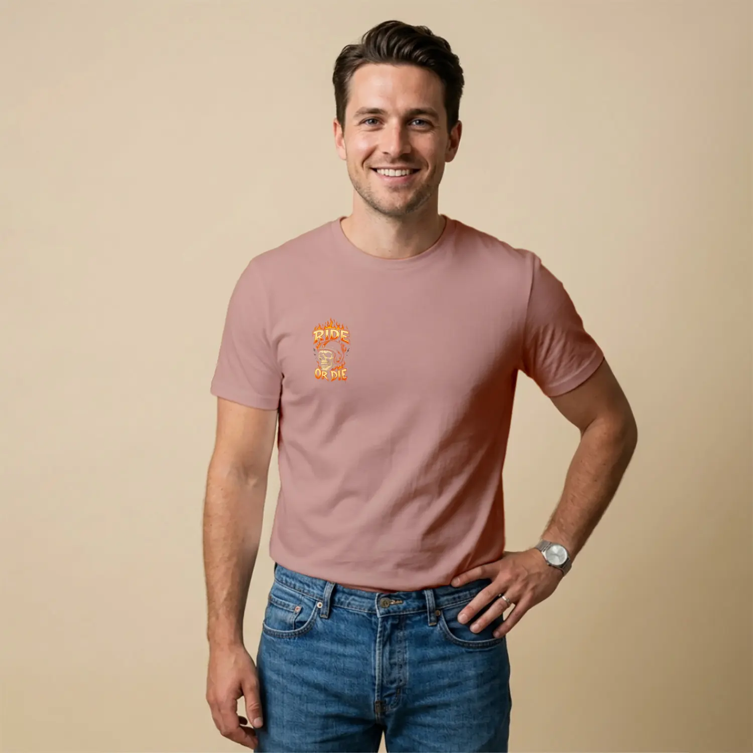 Alevli Kasklı Kuru Kafa Tasarımlı Baskılı Erkek Tişört