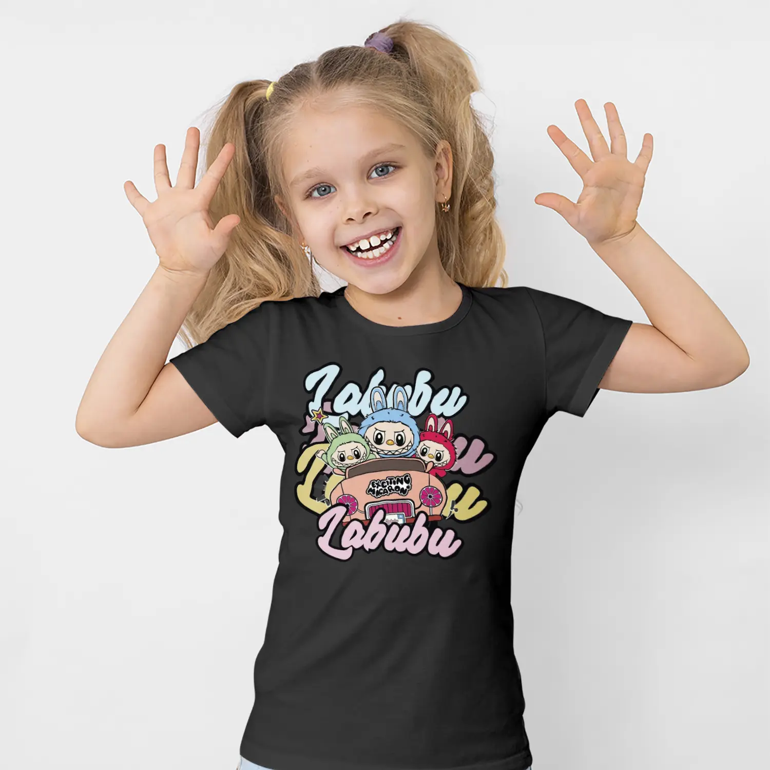 Arabalı Renkli Tavşan Grubu Karikatür Figürlü Baskılı Kız Çocuk Tişörtü