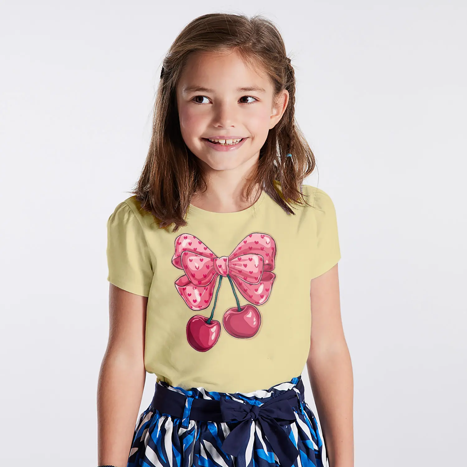 Büyük Pembe Fiyonk ve Kalpli Kiraz Figürlü Baskılı Kız Çocuk Tişörtü