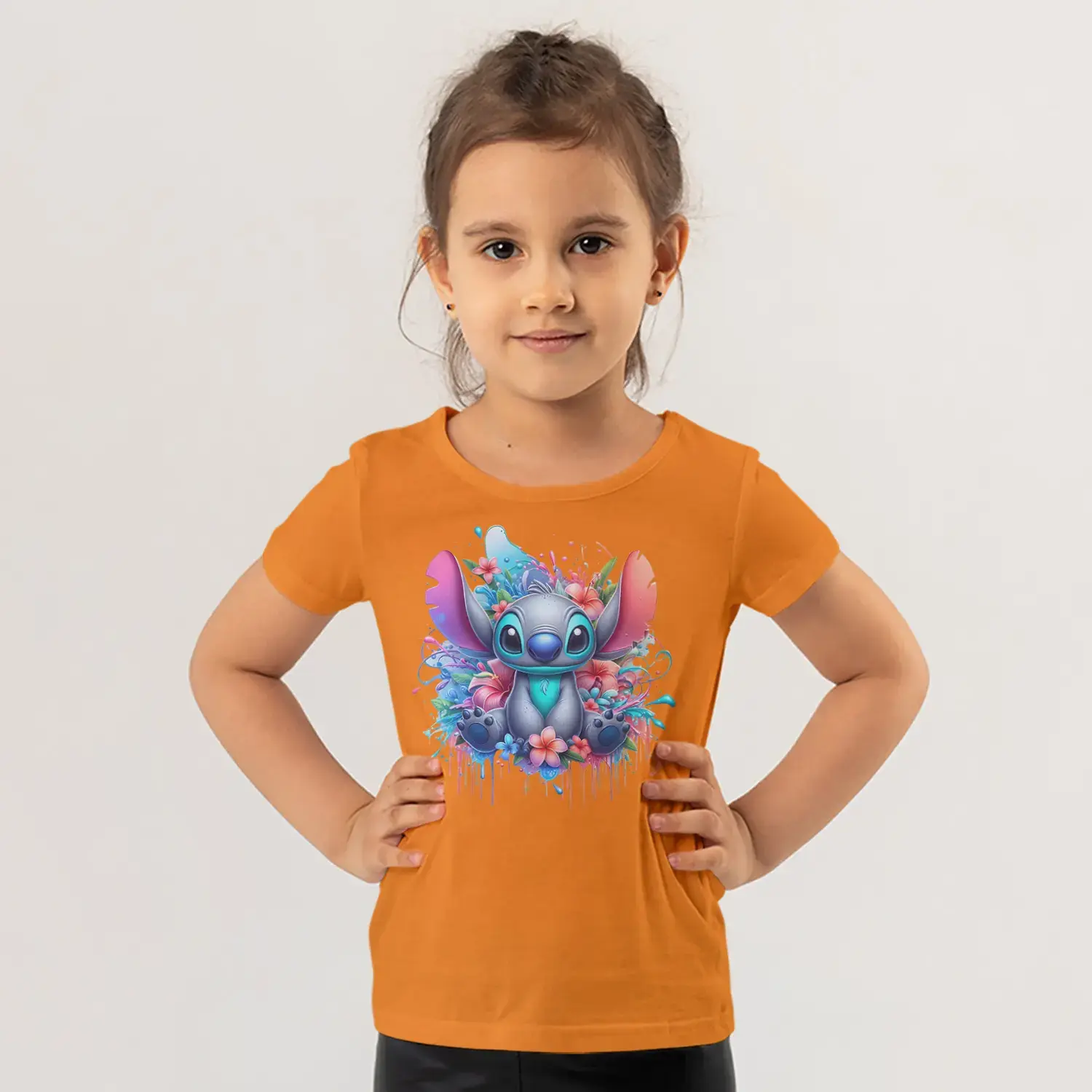 Çiçekli Mavi Büyük Kulaklı Sevimli Uzaylı Yaratık Suluboya Baskılı Kız Çocuk Tişörtü