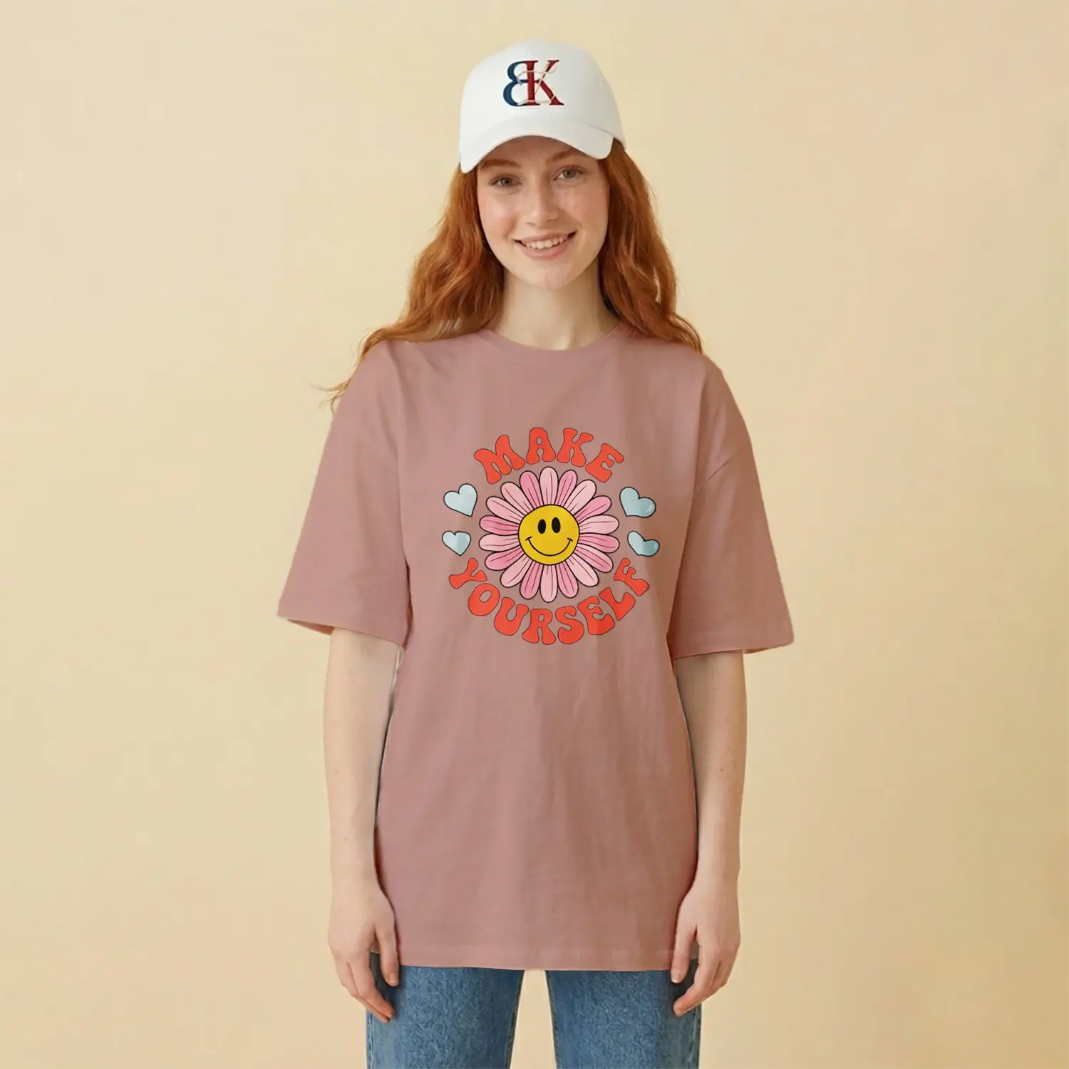 Gülümseyen Papatya ve Kalpler Baskılı Kadın Tişört