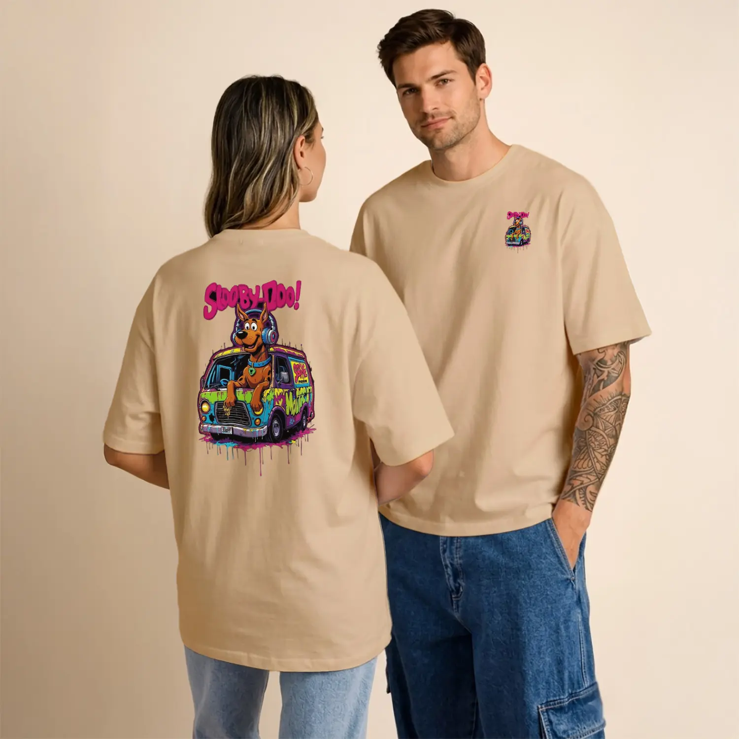 Kahverengi Köpek Çizgi Film Karakteri Renkli Araç Graffiti Baskılı Unisex Tişört