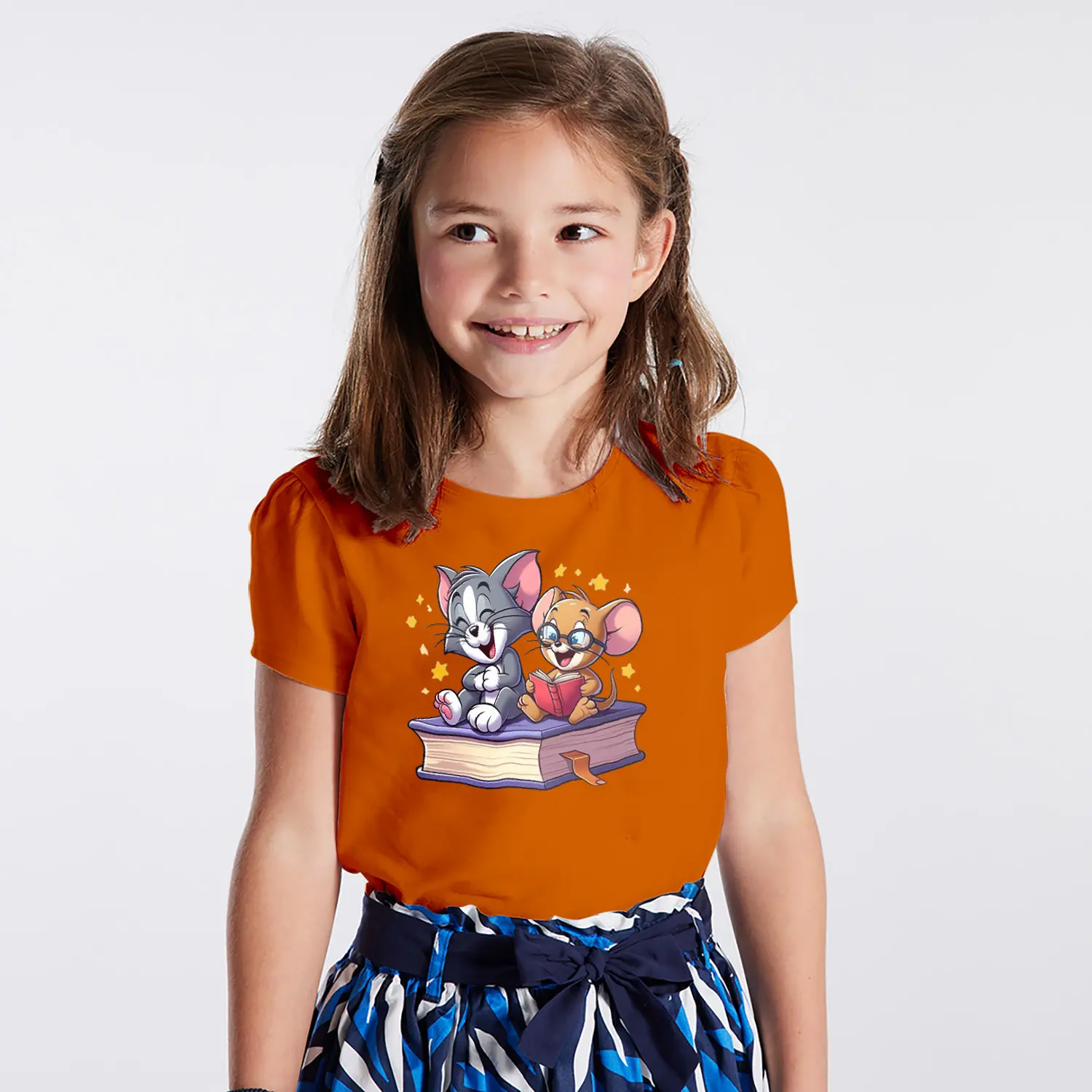 Kitap Okuyan Kedi ve Fare Karikatür Figürlü Baskılı Kız Çocuk Tişörtü