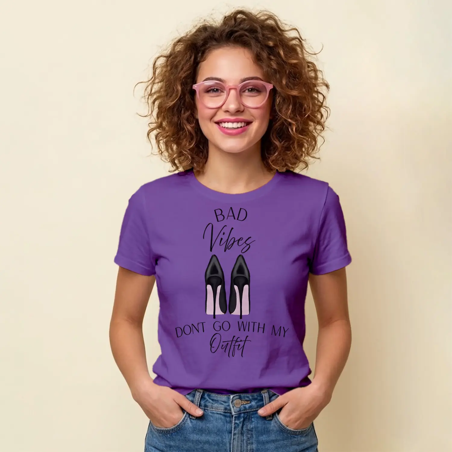 Kötü Enerji Uyumlu Değil Mesajlı Baskılı Kadın Tişört