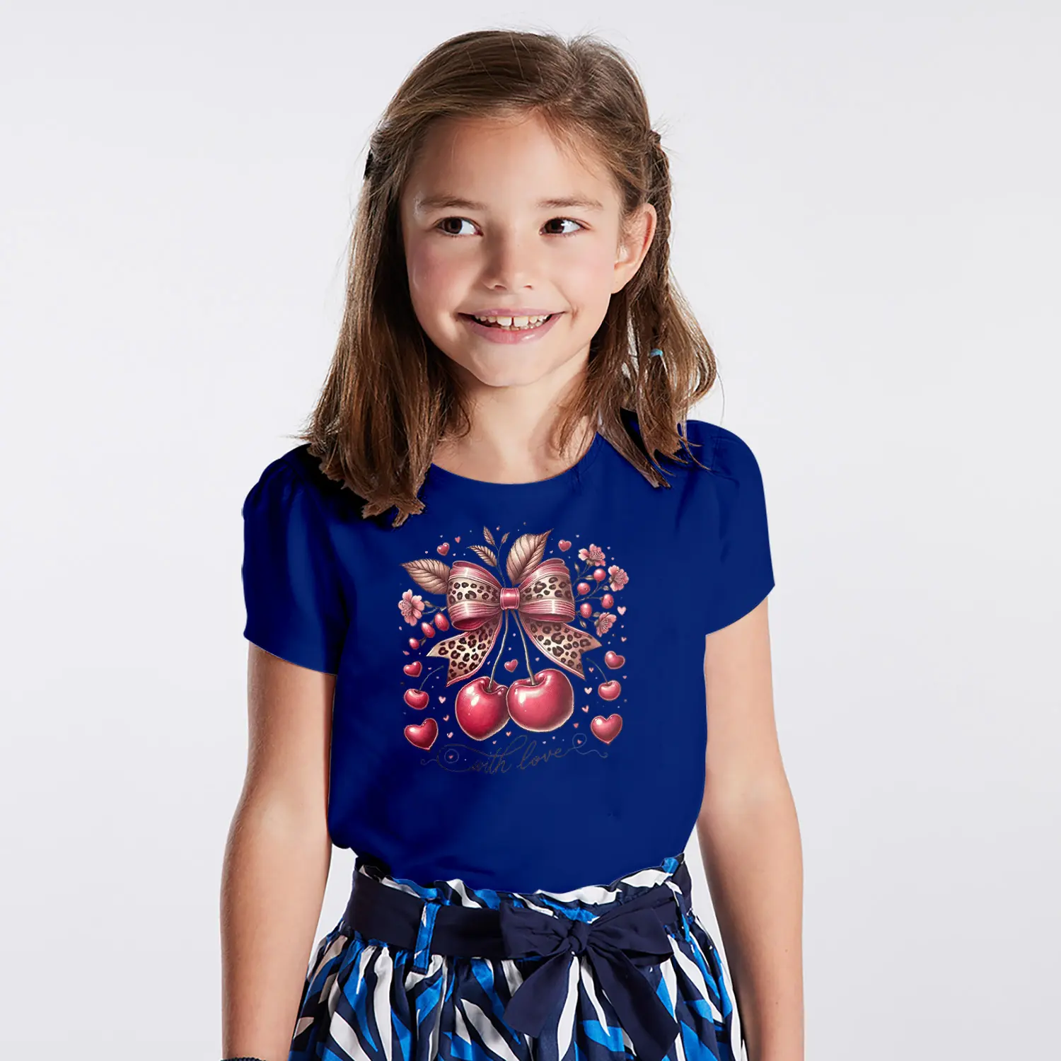 Leopar Desenli Fiyonk ve Kalpli Kiraz With Love Yazılı Baskılı Kız Çocuk Tişörtü