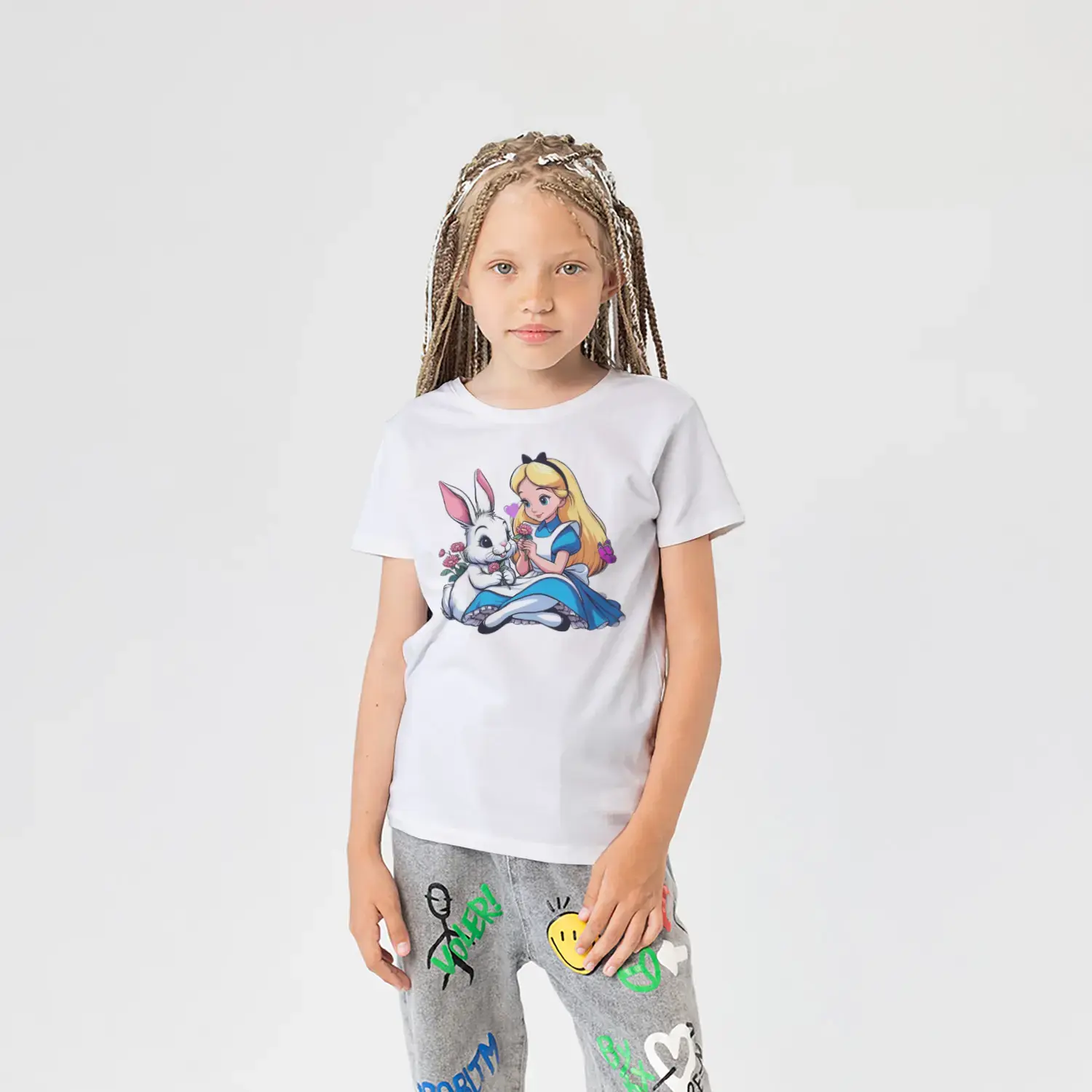 Mavi Elbiseli Sarisin Kiz Ve Beyaz Tavsan Baskılı Kiz Çocuk Tisortu Tişörtü