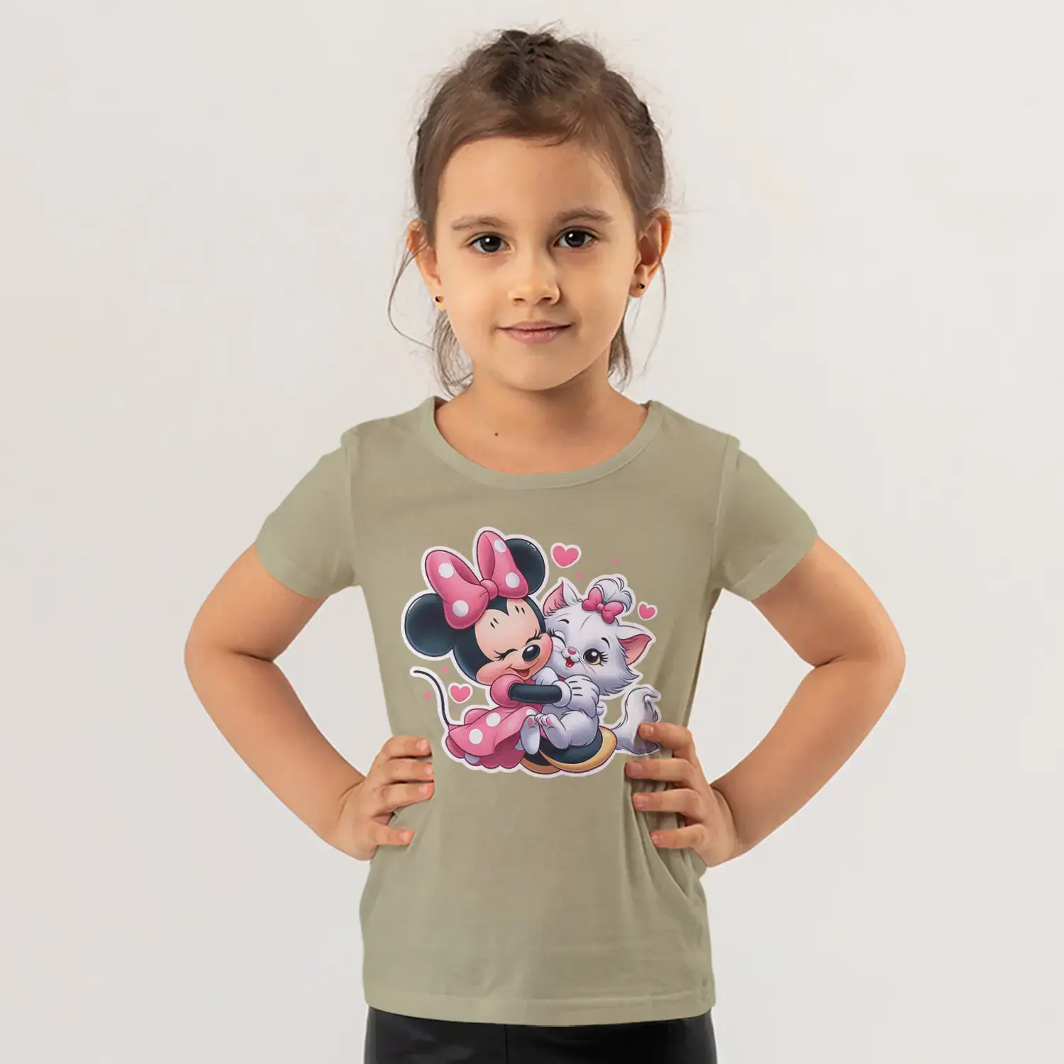 Pembe Fiyonklu Fare Kız ve Beyaz Kedi Arkadaşlık Sarılma Baskılı Kız Çocuk Tişörtü