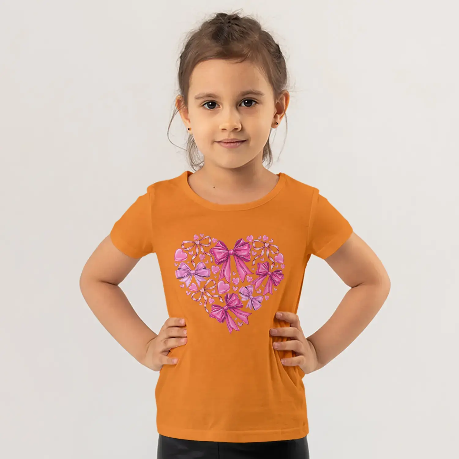 Pembe Fiyonklu Kalp Şekilli Kurdeleler Kalp Baskılı Kız Çocuk Tişörtü