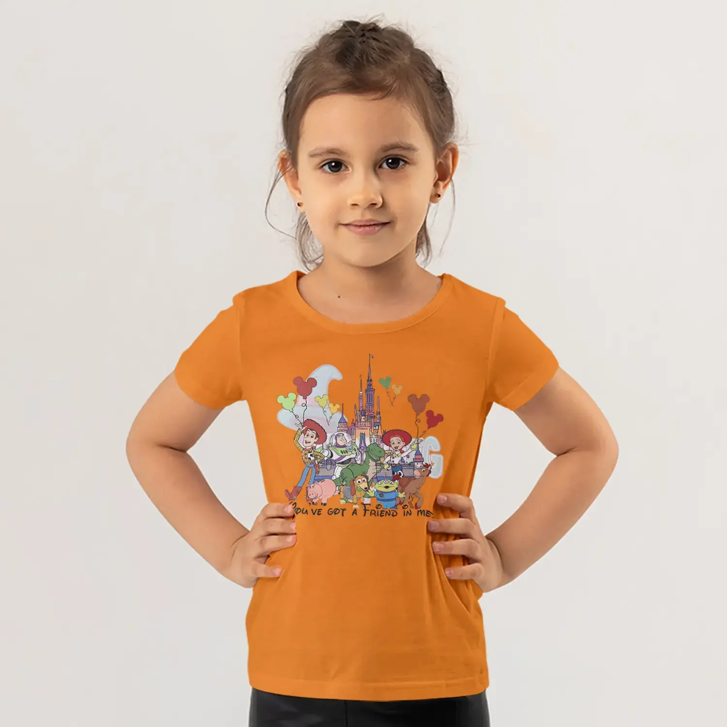 Şatolu Oyuncak Ekibi Arkadaşlık Temalı Grup Baskılı Kız Çocuk Tişörtü