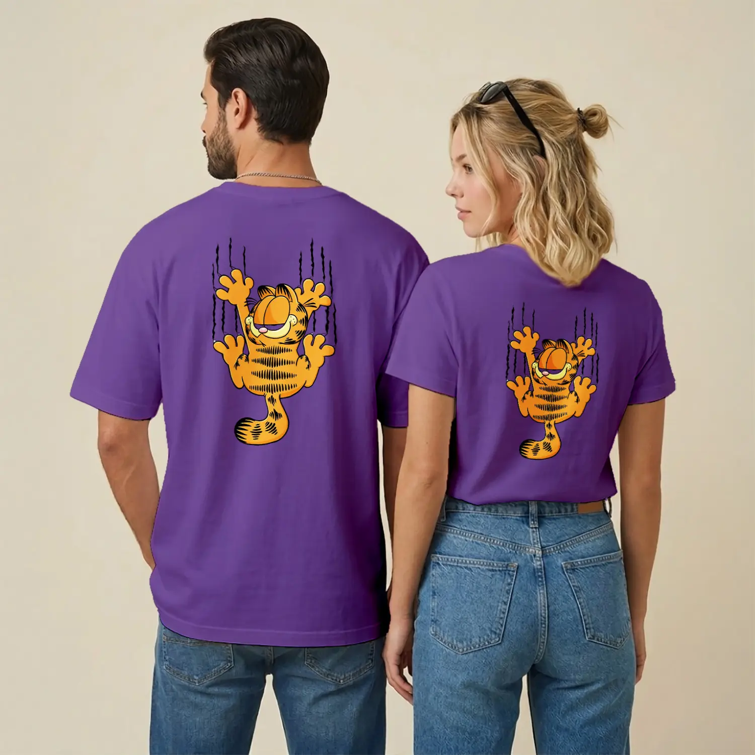 Turuncu Kedi Çizgi Film Karakteri Tırmalama Figürü Baskılı Unisex Tişört