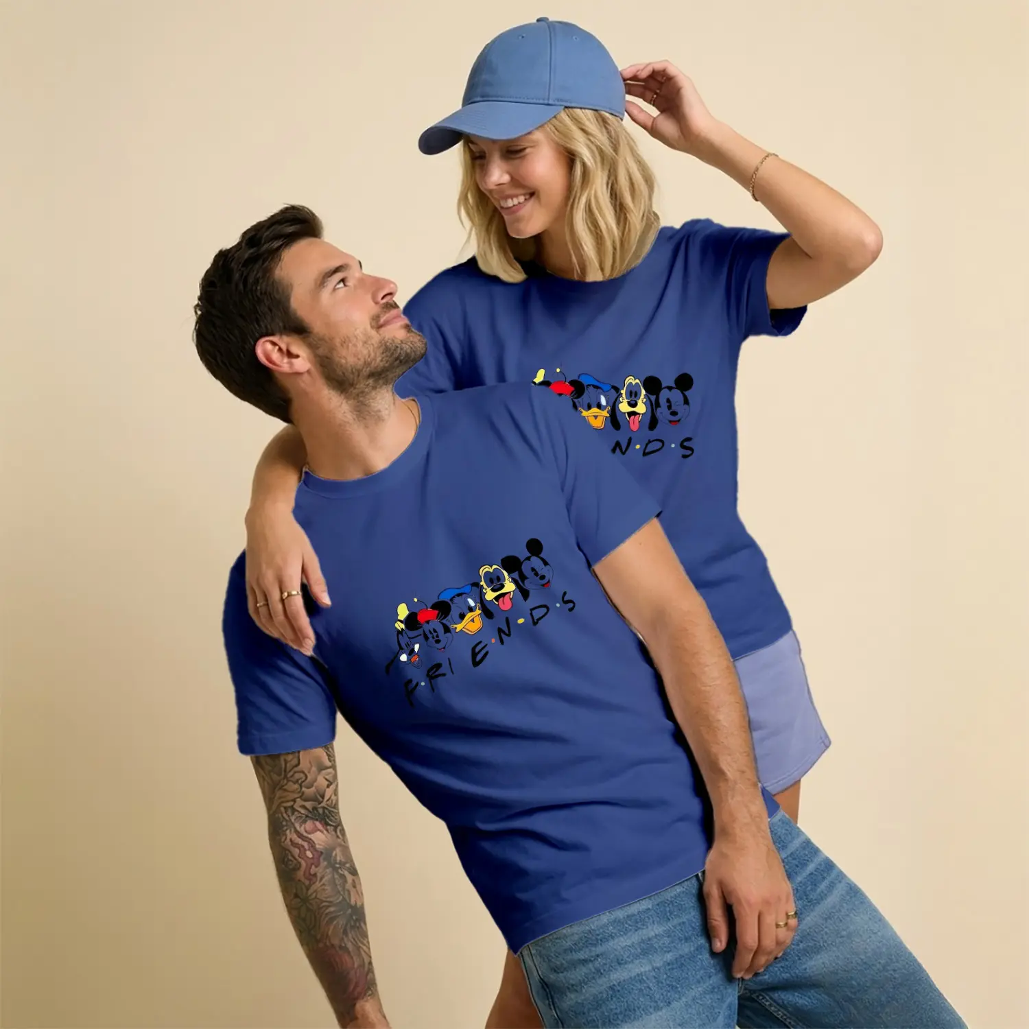 Yuvarlak Kulaklı Çizgi Film Karakterleri Friends Yazılı Grup Baskılı Unisex Tişört